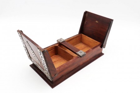 Caixa de cigarros e charutos em pau santo com aplicações de prata